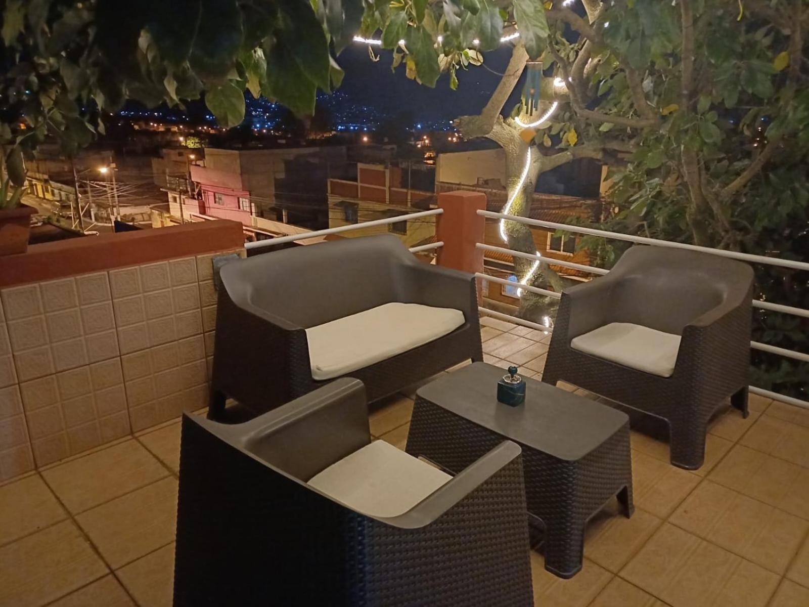 Life Builders Hostel Guatemala-Stad
